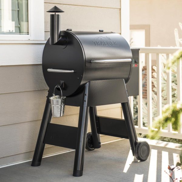 Traeger Pro 575 Black WiFi-Enabled Pellet Grill - Image 2