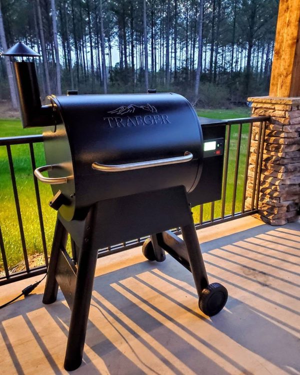 Traeger Pro 575 Black WiFi-Enabled Pellet Grill - Image 7
