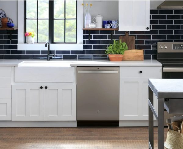 GE 24" Fully Integrated Top Control Dishwasher with 3 Racks and 5 Wash Cycles - 50 dBA - Slate - Image 5